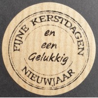 Kerst 08 rol @ 500 perm. rond 35 kraft zwart bedrukt fijne kerstdagen Kerst 08 rol @ 500 perm. rond 35 kraft zwart bedrukt fijne kerstdagen